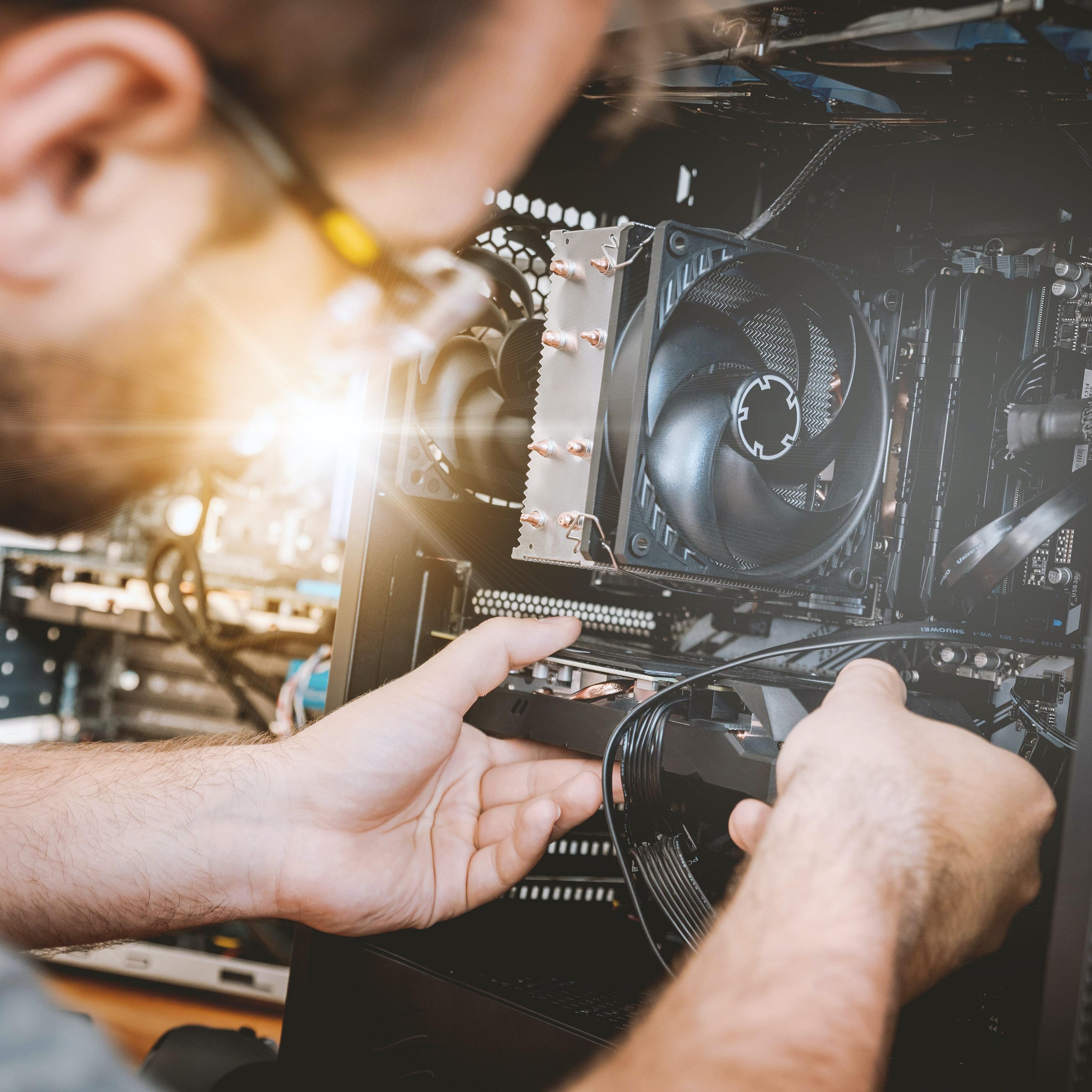 Techniker montiert RAM